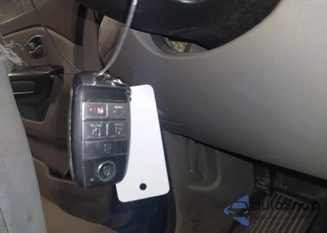 2017 Kia Sedona Lx z USA, uszkodzony, nr VIN KNDMB5C16H6326956